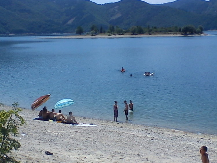 Доклад на Европейската комисия: Водата в двете зони за къпане в язовирите “Кърджали” и “Студен кладенец” е с добро качество