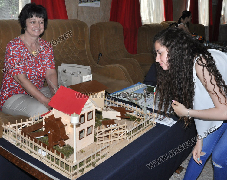 Ревю на средното образование за втори път в Хасково