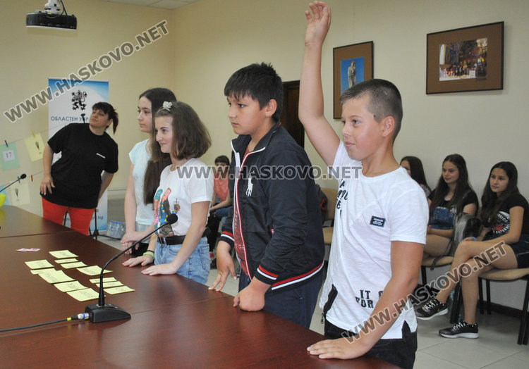 2 димитровградски училища и още 6 от хасковско участваха в националната програма „Работа на полицията в училищата“