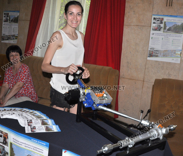 Ревю на средното образование за втори път в Хасково