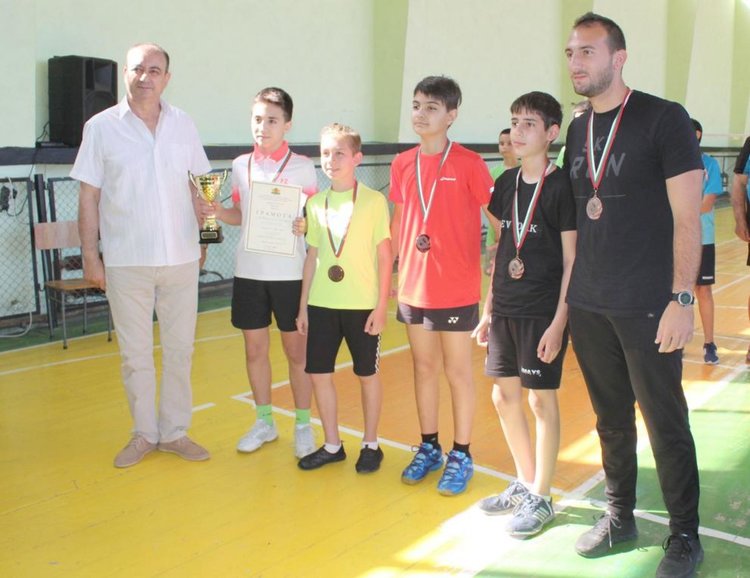 Най-добрите бадминтонисти на Ученическите игри са от СУ „Златаров“