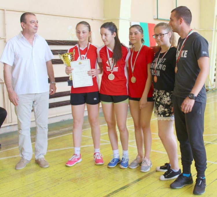 Най-добрите бадминтонисти на Ученическите игри са от СУ „Златаров“