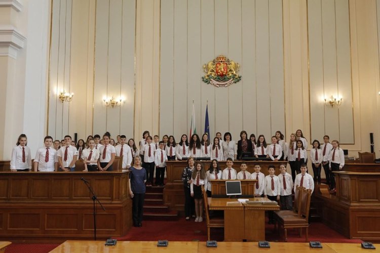 Ученици от ОУ „Св. Св. Кирил и Методий“ град Кърджали посетиха Народното събрание