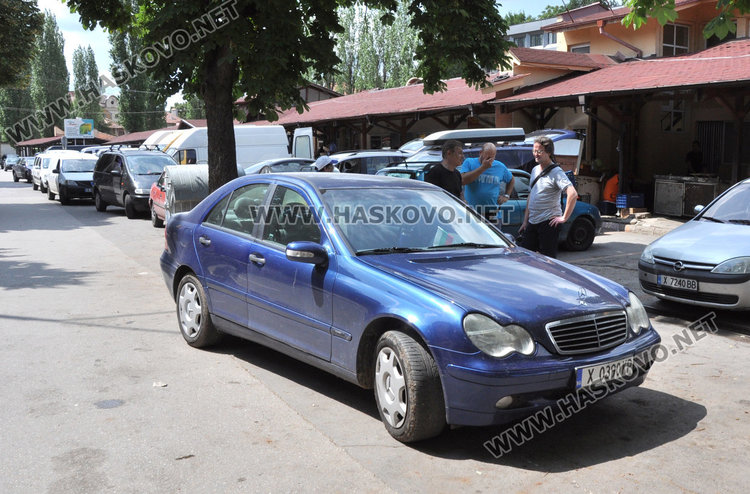 Мерцедес изпуши в движение до Зеленчуковия пазар в Хасково