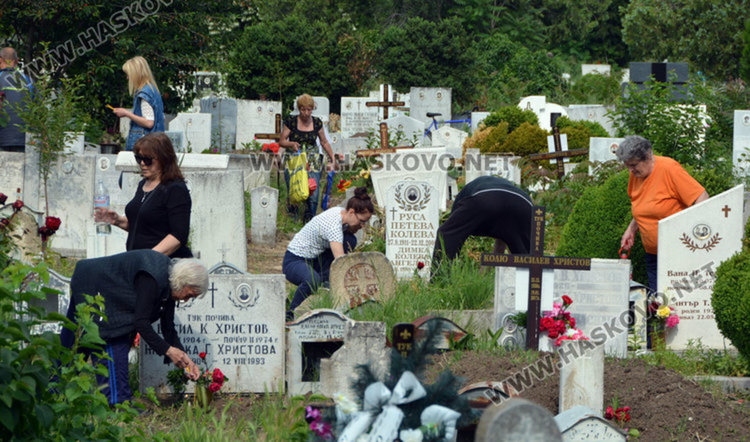  Пускат пак допълнителни автобуси на Черешова задушница в Димитровград 