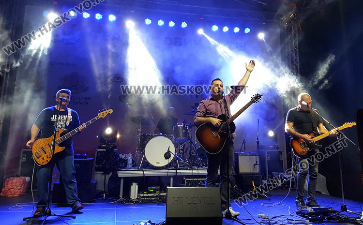 „Остава“ на троен бис затвори първата вечер на „Театър, обичам те!“