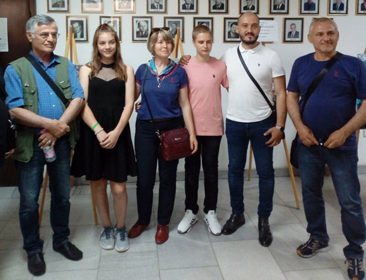 Турски художници се запознаха с млад талант от Първомайско