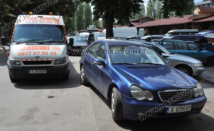 Мерцедес изпуши в движение до Зеленчуковия пазар в Хасково
