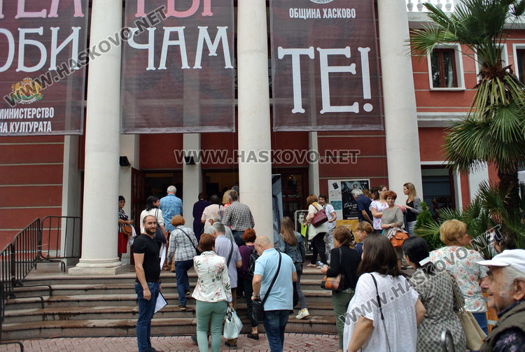 „Остава“ на троен бис затвори първата вечер на „Театър, обичам те!“