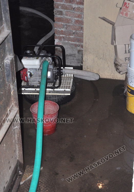 Наводнения в "Болярово" и "Република". ВиК: имаме 10 канализации за отпушване