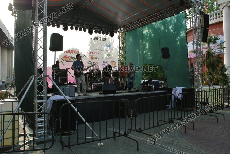 „Театър, обичам те!“ с благотворителна кауза за млади таланти