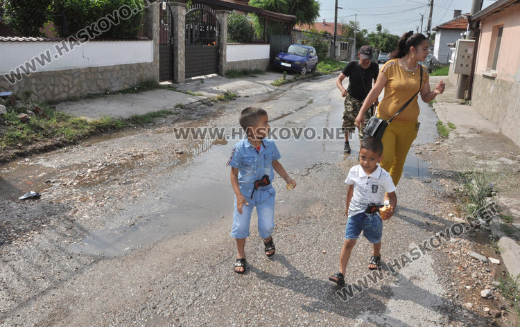 Наводнения в "Болярово" и "Република". ВиК: имаме 10 канализации за отпушване