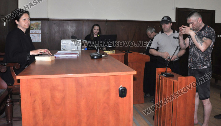 Задържаха Руснака за палежа на БМВ-то на бившата му жена