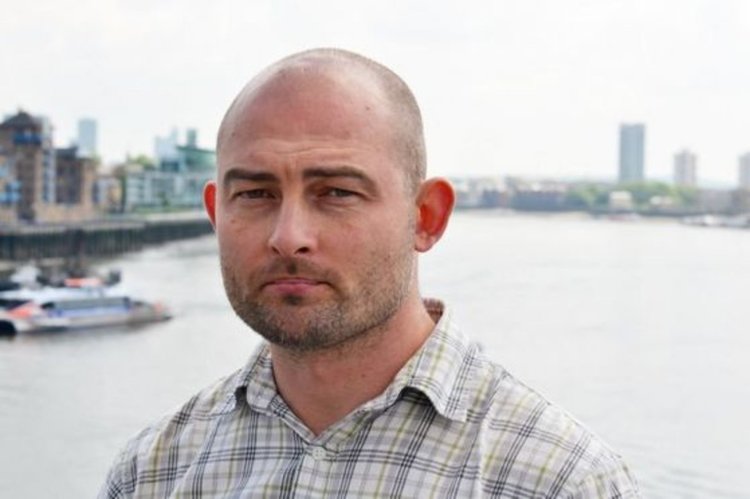 Молекулярният биолог Денис Ребриков планира спорни експерименти с генна редакция при HIV - позитивни жени.