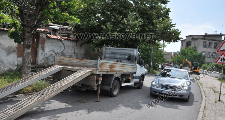 Заради авария затвориха улицата до училище "Кирил и Методий"
