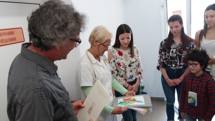 Учениците от Смолян направиха дарение за детското отделение в областната болница
