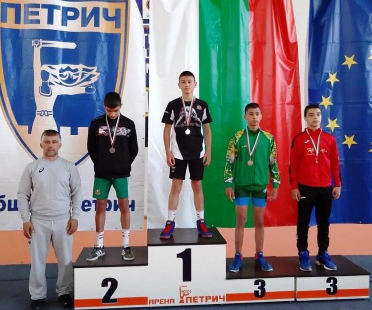 Дениз Ибрям от Кърджали със злато в свободната борба