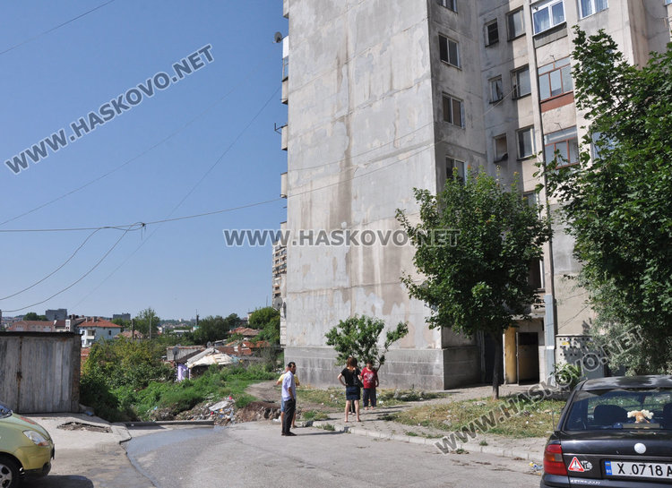 Пороите рушат улица край блок. Общината обмисля разчистване на дерето в "Република"