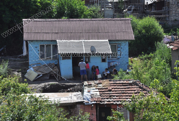 Пороите рушат улица край блок. Общината обмисля разчистване на дерето в "Република"