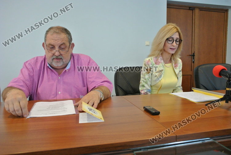 13-годишни пеят песните на Ари