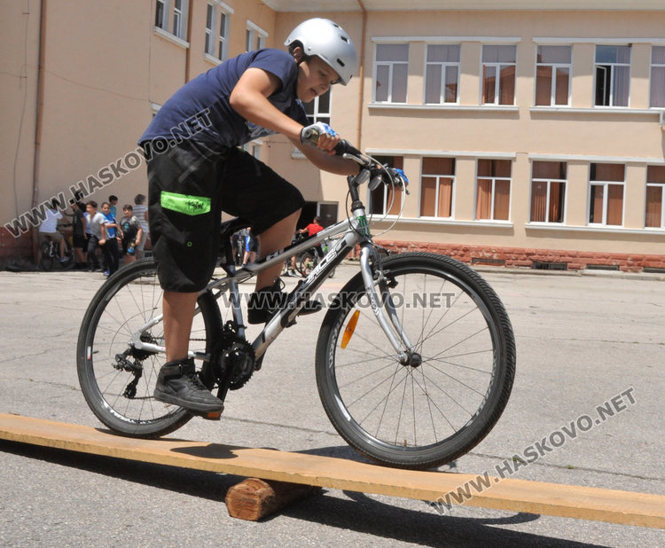 24 ученици от "Климент" в състезание по майсторско каране на велосипед