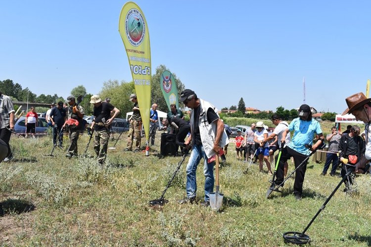 Кирил Стаменов: В река Мечка има злато и рубинчета