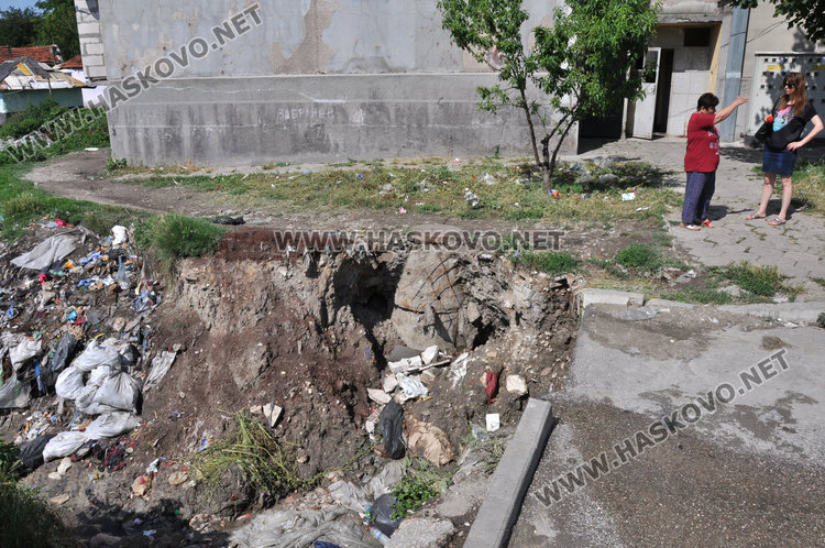 Пороите рушат улица край блок. Общината обмисля разчистване на дерето в "Република"