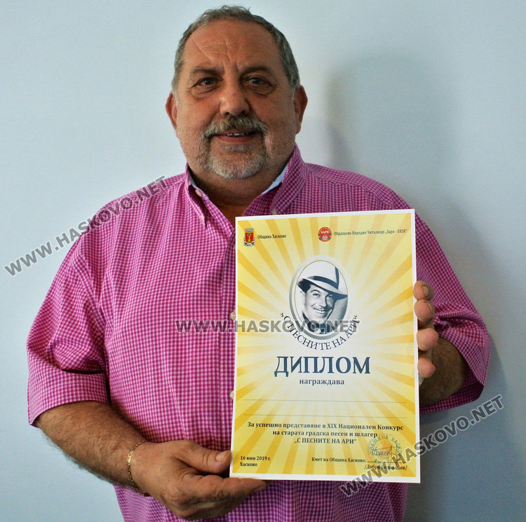 13-годишни пеят песните на Ари