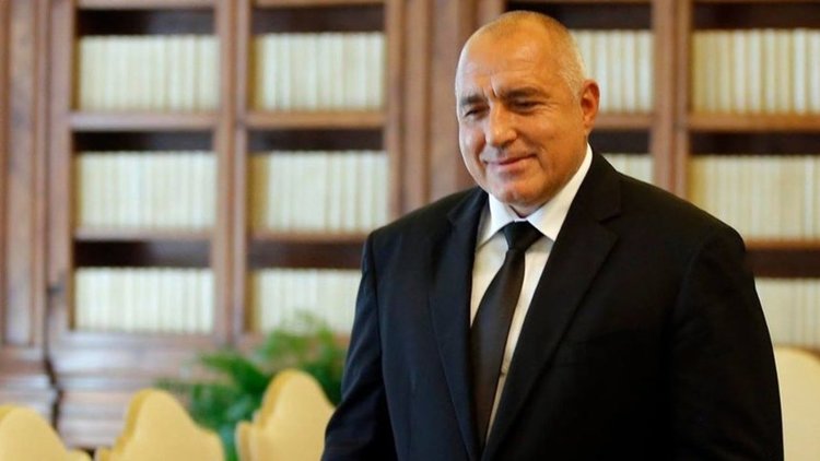 Автопортрет: „Всичко читаво работи за частния сектор, в държавния са само кратуни“