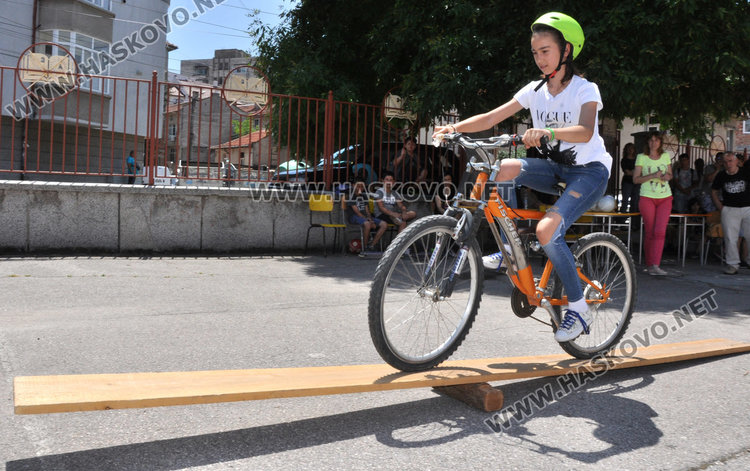 24 ученици от "Климент" в състезание по майсторско каране на велосипед