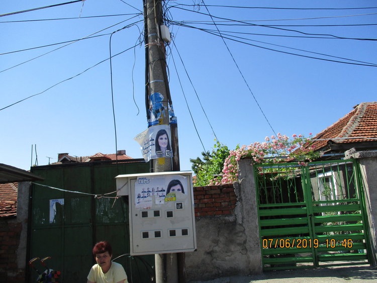 Община Хасково глобява две партии за непремахнати плакати от изборите 