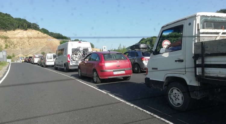 Предупреждават за колони на Маказа