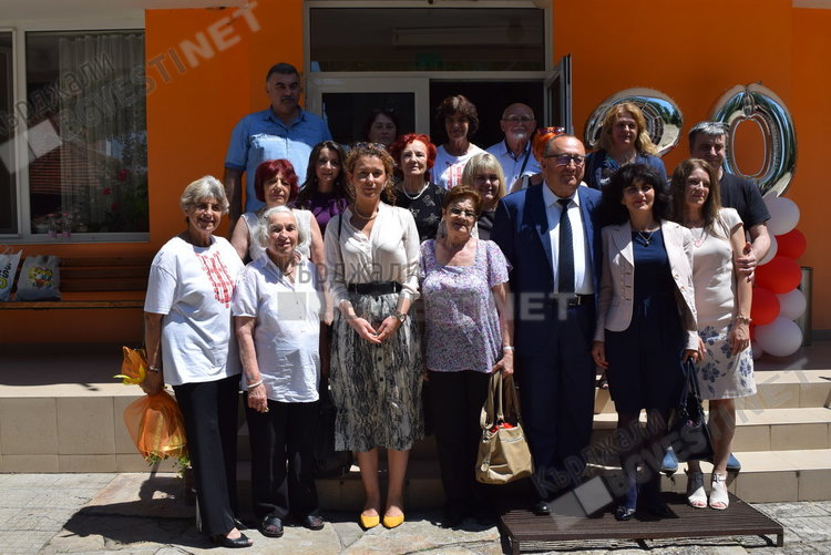 Двадесетгодишен юбилей отбеляза Дома за стари хора в Кърджали,  младите с поклон пред възрастните