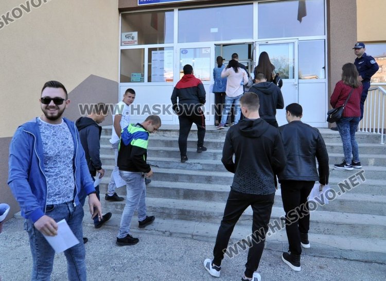 Зрелостниците от Хасковско сред най-слабите в страната на втората матура
