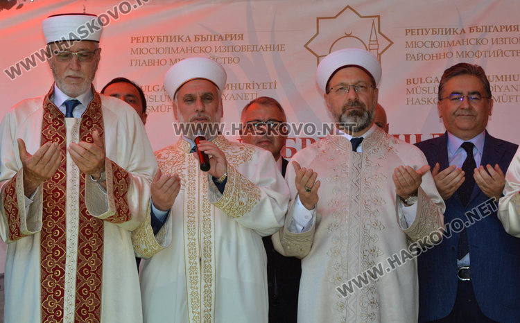 Тържествен ритуал и намаз за откриването на обновената "Ески джамия" в Хасково