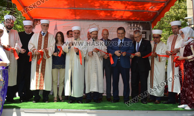 Тържествен ритуал и намаз за откриването на обновената "Ески джамия" в Хасково