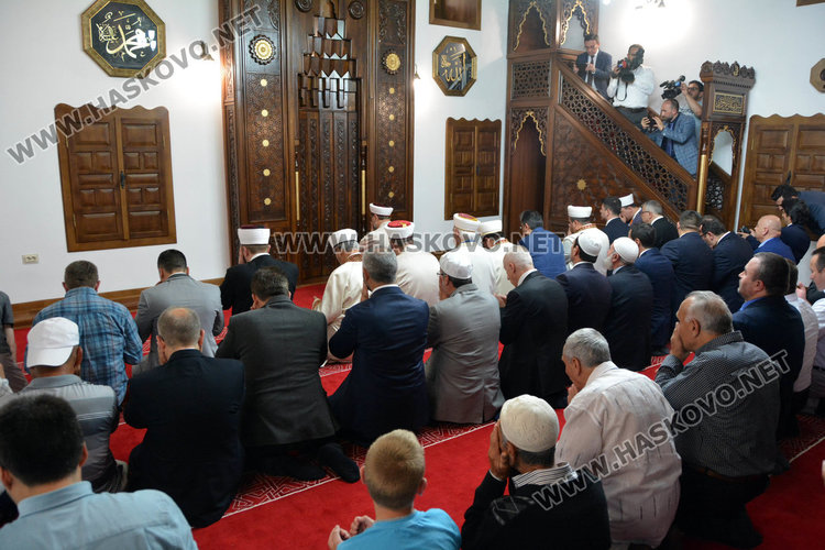Тържествен ритуал и намаз за откриването на обновената "Ески джамия" в Хасково