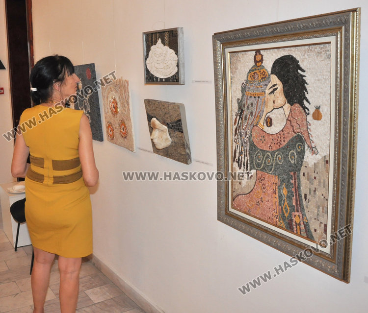 Препоръчано: Жана Курку увековечи светеца от Байлово в мозаечен портрет