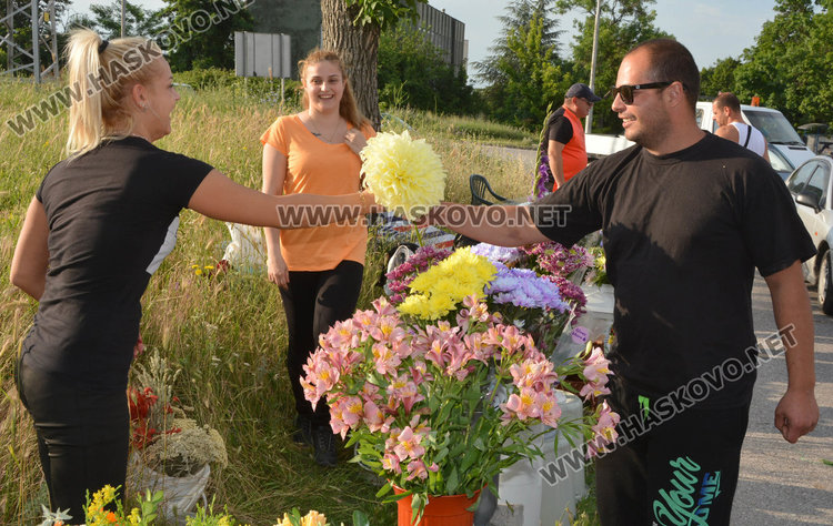 Хасковлии отдадоха почит към мъртвите на Черешова задушница