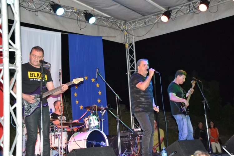 Стотици пяха с БТР в „Нощта на Орфей“ на Татул