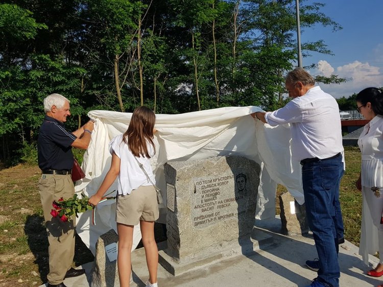 Паметна плоча на Васил Левски откриха до Поройна