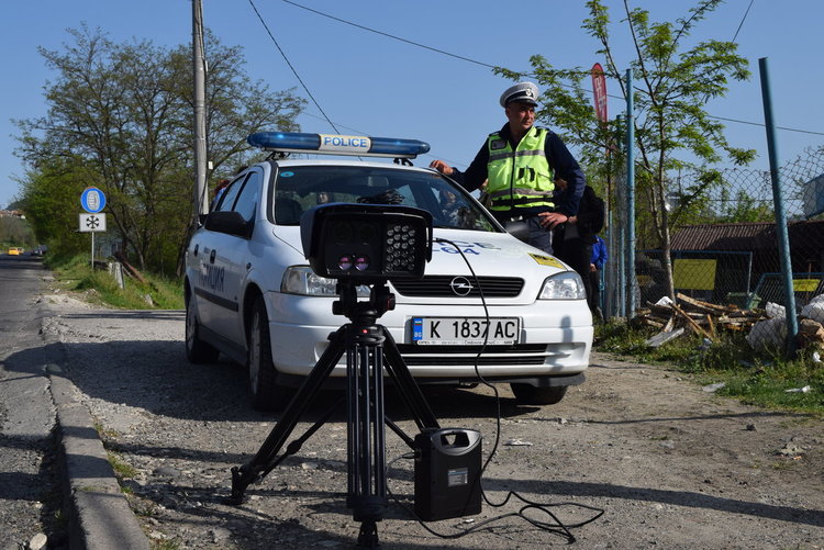Две жени с "Мерцедес" пострадаха при катастрофа, хващат мъртво пиян зад волана