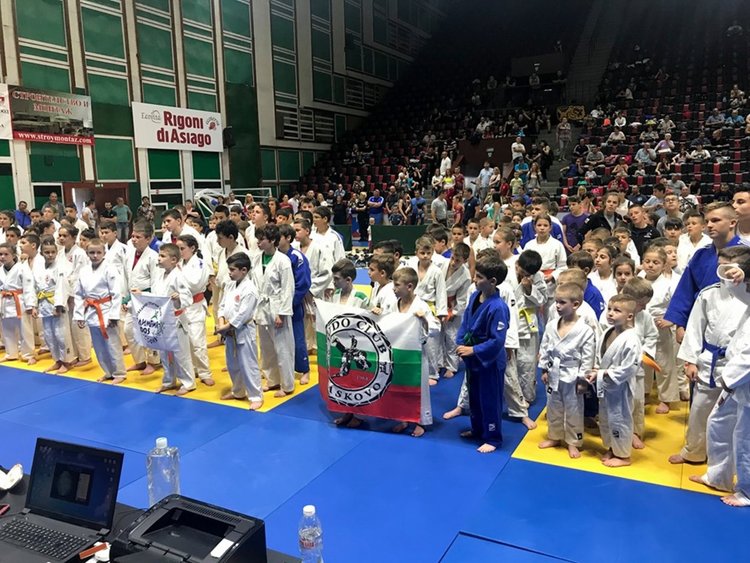 Хасковските джудисти с купа за второ място от международен турнир в Пазарджик