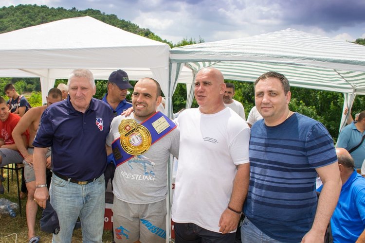 Мирослав Гешев получи златен пояс