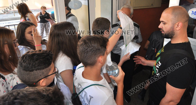 1850 седмокласници се явиха на външното оценяване по български език в Хасковско