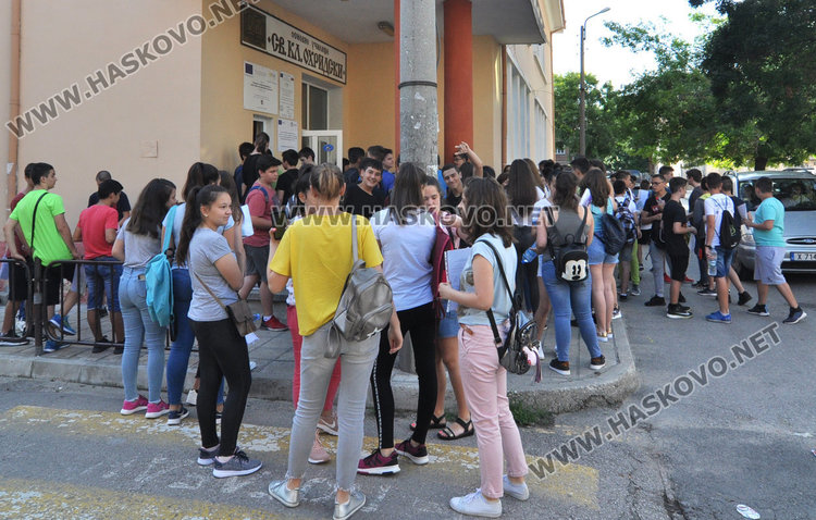 1850 седмокласници се явиха на външното оценяване по български език в Хасковско
