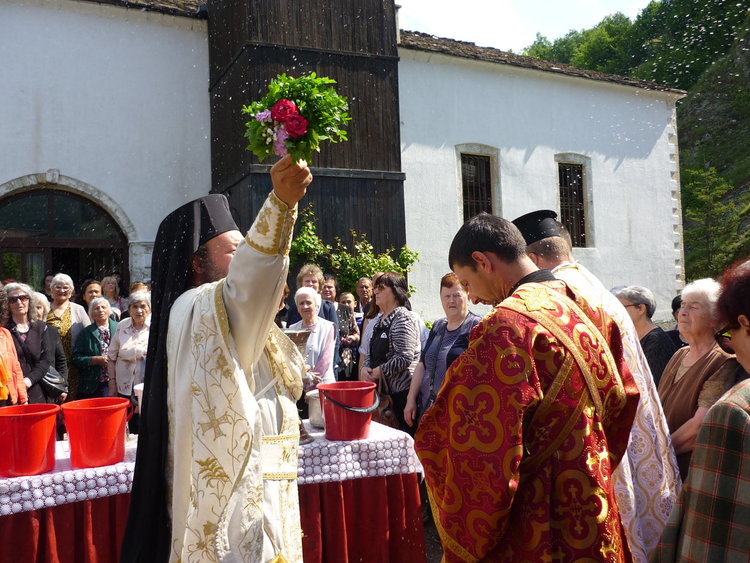 С водосвет и курбан за здраве църквата "Свети Дух" отбеляза храмов празник
