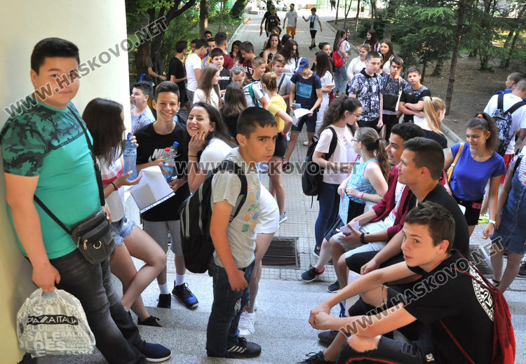 1850 седмокласници се явиха на външното оценяване по български език в Хасковско