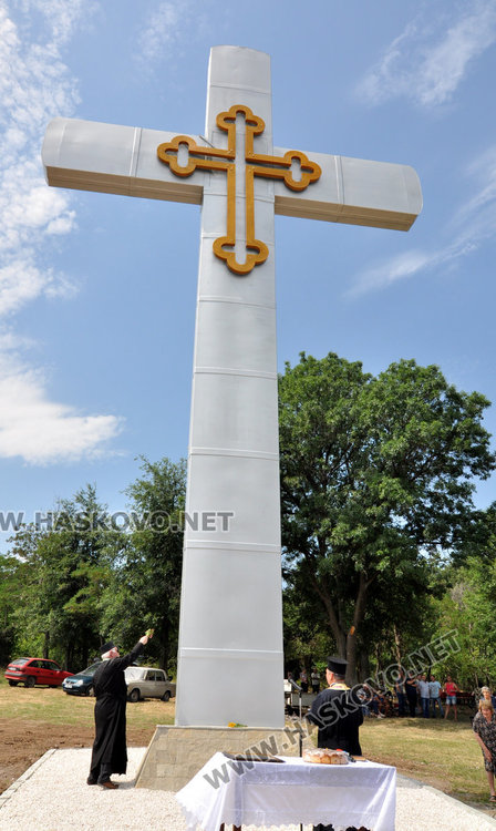 15-метров кръст осветиха на Св. Дух край Горски извор