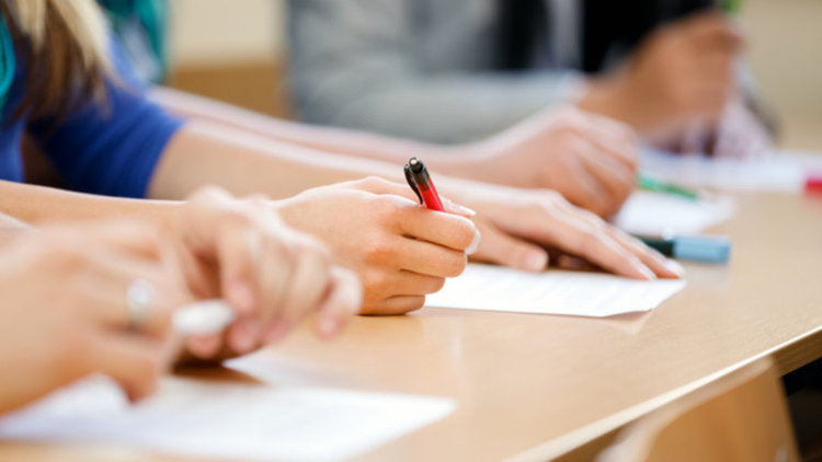 Най-лоши резултати на матурата по български език и литература имат в Ямбол, Силистра и Кърджали